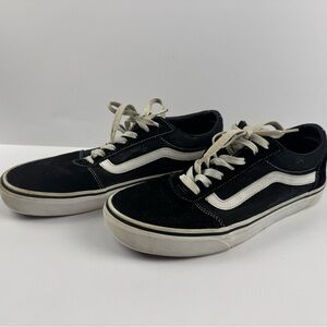 Vans Black and White old Skool skater sneaker in shade and canvas size 9